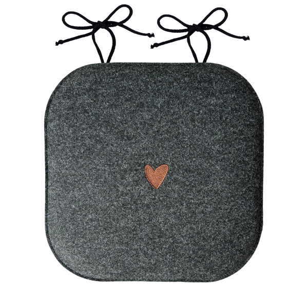 Sitzkissen Filz Herz Stickerei