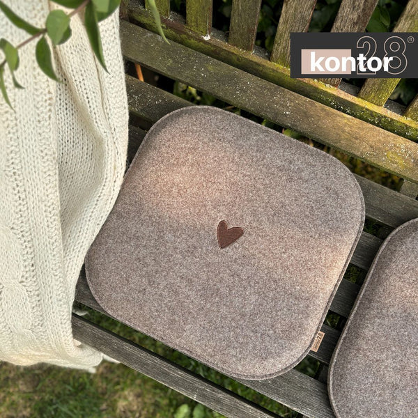 Sitzkissen Filz Herz Stickerei