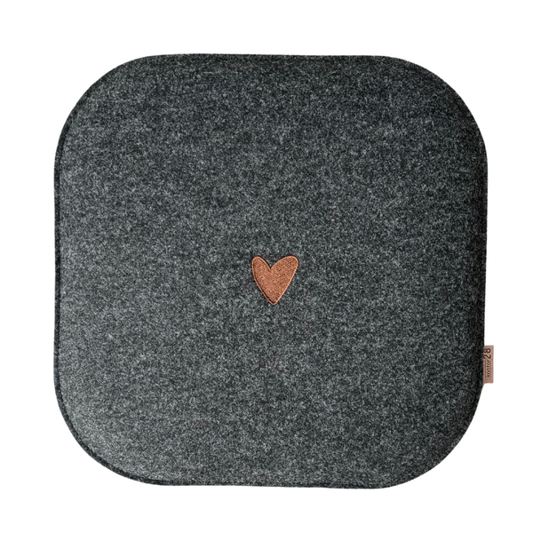 Sitzkissen Filz Herz Stickerei