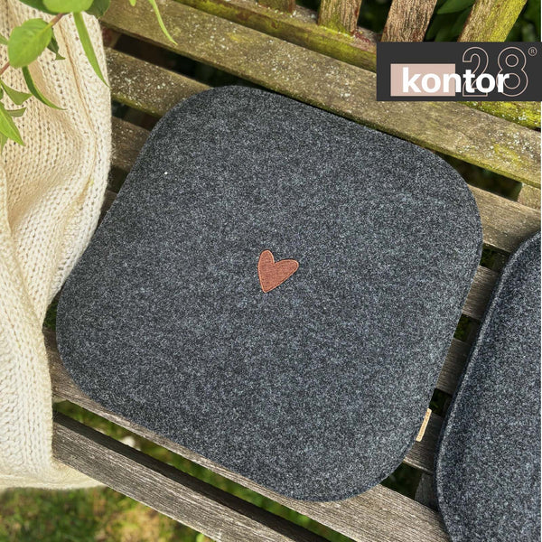 Sitzkissen Filz Herz Stickerei