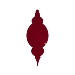 Bordeauxroter Tischläufer aus Filz als elegante Weihnachtsdeko für den gedeckten Tisch
