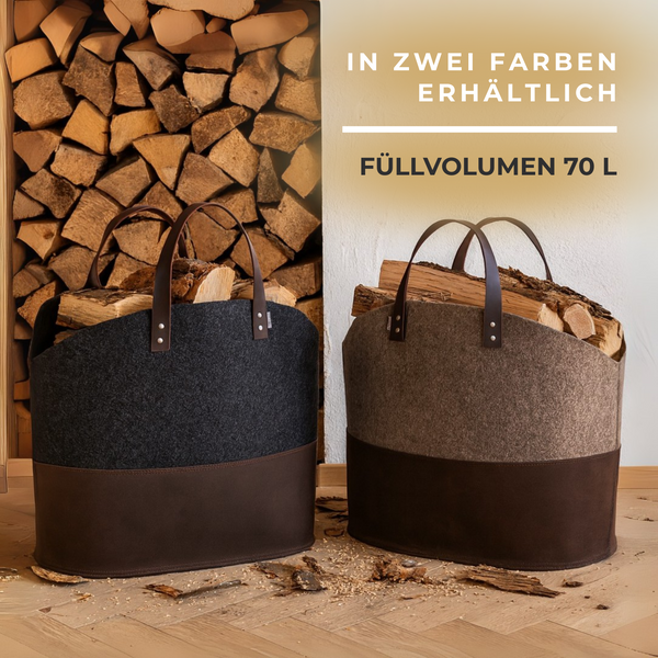 Zwei Kaminkörbe aus Filz gefüllt mit Brennholzscheite vor einem Holzstapel