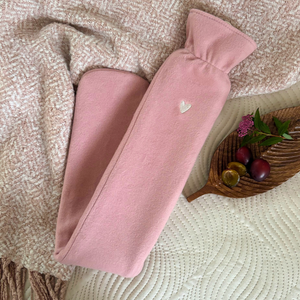 Lange Wärmflasche aus Baumwolle Fleece rosa mit herzstick