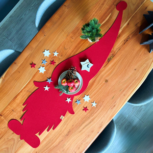 Weihnachtlicher Tischläufer aus recycelten Filz als Wichtel-Motiv