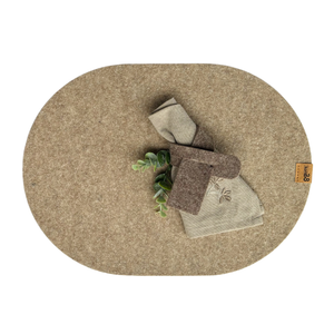 beiges platzset aus filz aus recycelten filz