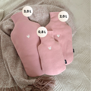 Große Wärmflasche flauschig aus Fleece in drei Größen Farbe rosa auf Decke