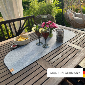 nachhaltiger-tischlaeufer-arvid-filz-upcycling-deutschland-grau-hellgrau-outdoor