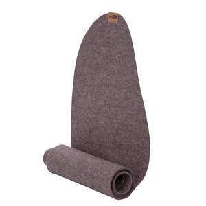 nachhaltiger-tischlaeufer-vejle-filz-upcycling-deutschland-braun-natur