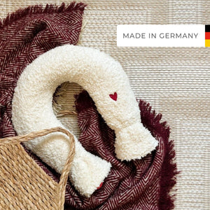 Nacken-Wärmflasche aus Bio-Baumwolle mit Teddy-Bezug auslaufsicher und TÜV geprüft seitenverkehrt