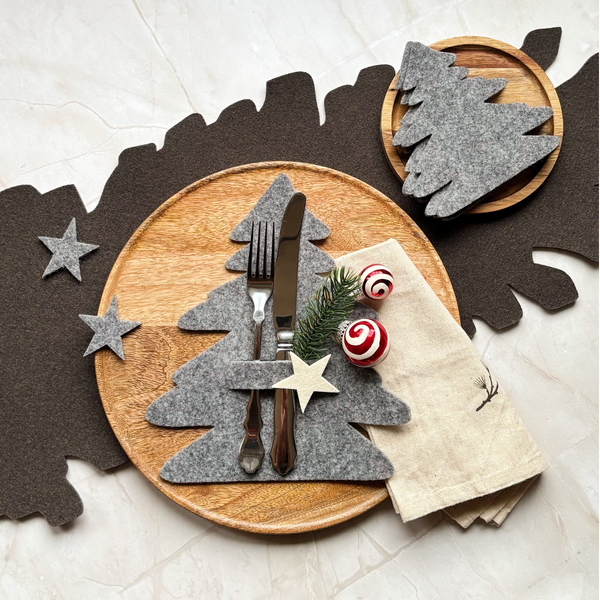 weihnachtsliche tischsets in verschiedenen Farben bestehend aus Tischläufer und Bestecktasche