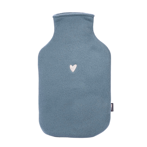 Große Wärmflasche nachhaltig aus Fleece in blau freigestellt